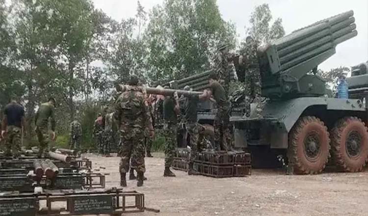 থাইল্যান্ড-কম্বোডিয়া সীমান্তে সংঘাত তীব্র, আকাশ থেকে হামলা চালাল থাইল্যান্ড থাইল্যান্ড-কম্বোডিয়া সীমান্তে সংঘাত তীব্র, আকাশ থেকে হামলা চালাল থাইল্যান্ড