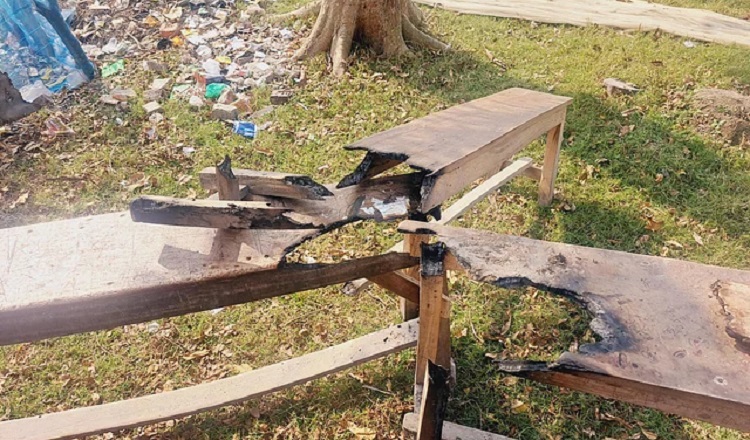 পটুয়াখালী: ভোট কেন্দ্রে আগুন