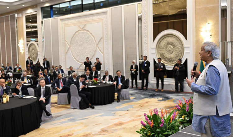 মালয়েশিয়ার ব্যবসায়ীদের বাংলাদেশে বিনিয়োগে প্রধান উপদেষ্টার আহ্বান