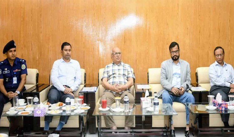 জনগণের দোরগোড়ায় সেবা পৌঁছে দিতে সরকার কাজ করছে: ত্রাণ উপদেষ্টা