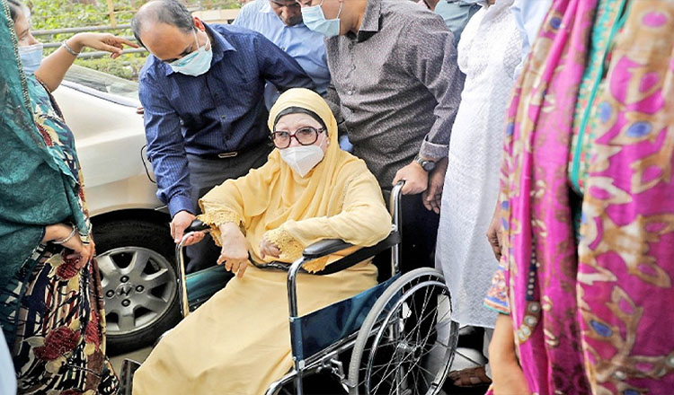 খালেদা জিয়ার হার্ট ও চেস্টে ইনফেকশন হয়েছে : ডা: এফ এম সিদ্দিকী