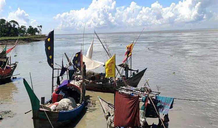 ভোলায় নদ-নদীতে দুই মাসের জন্য মাছ ধরা বন্ধের নির্দেশ