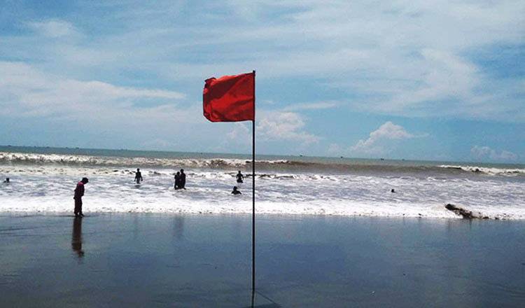 সমুদ্রবন্দরে ৩ এবং নদীবন্দরে ১ নম্বর সতর্কবার্তা