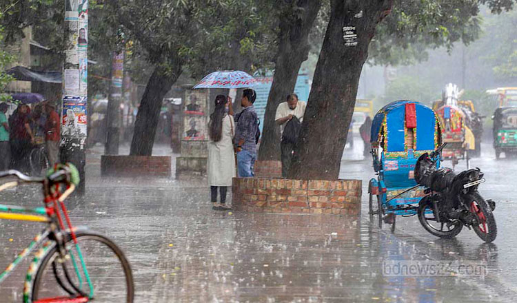 সারাদেশে বৃষ্টির সম্ভাবনা, কোথাও কোথাও হতে পারে ভারী বর্ষণ