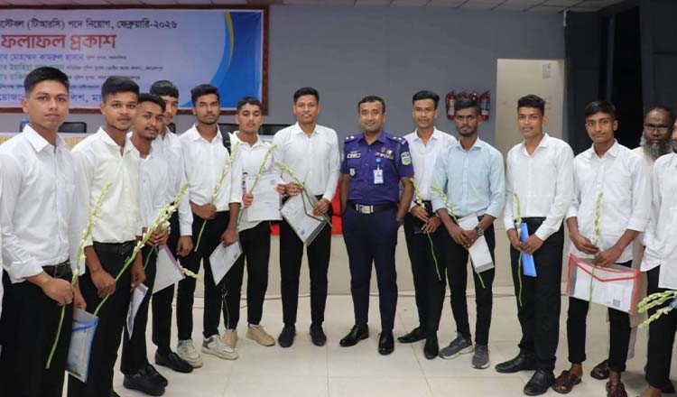 ময়মনসিংহে স্বচ্ছ প্রক্রিয়ায় পুলিশে চাকরি পেল ৯৬ জন তরুণ-তরুণী