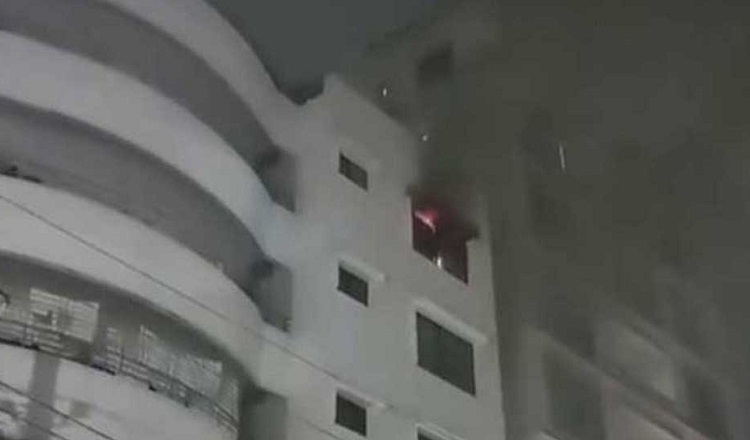 রাজধানীতে পাঁচতলা ভবনে আগুন