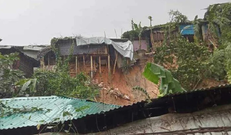 উখিয়া রোহিঙ্গা ক্যাম্পে পাহাড় ধসে ৯ জন নিহত