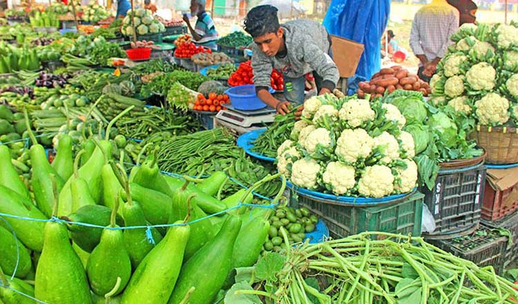 সবজি বাজারে স্বস্তি ফিরেছে নাটোরে