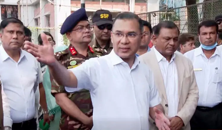 ডেঙ্গু মোকাবিলার পরিস্থিতি দেখতে হাসপাতাল-শিক্ষাপ্রতিষ্ঠান পরিদর্শনে প্রধানমন্ত্রী