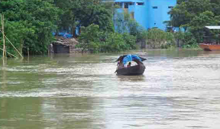 চাঁপাইনবাবগঞ্জে বন্যা পরিস্থিতির আরও অবনতি