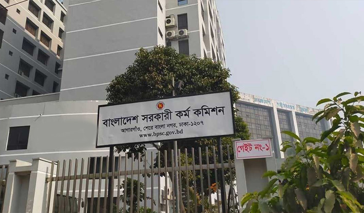 নতুন নিয়োগ পাওয়া পিএসসি’র ৩ সদস্যকে শপথ গ্রহণ