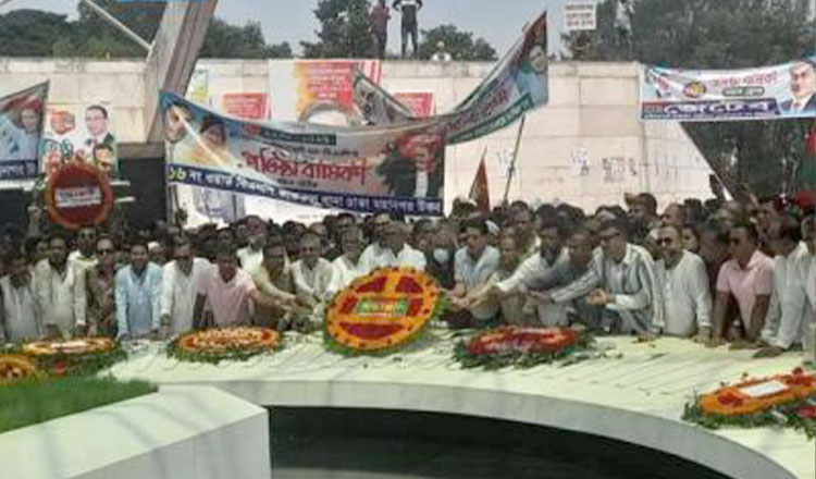৪৭তম প্রতিষ্ঠাবার্ষিকীতে জিয়াউর রহমানের মাজারে বিএনপির শ্রদ্ধা নিবেদন