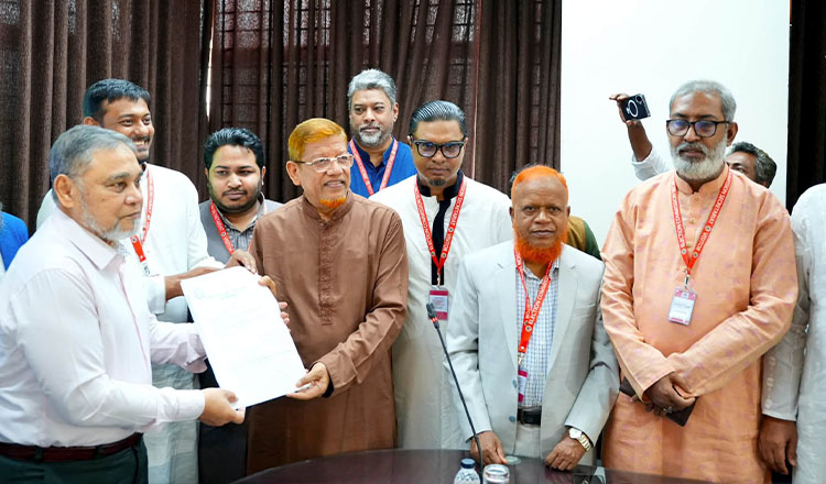 রাষ্ট্রপতি নির্বাচন: অলি আহমেদের মনোনয়নপত্র জমা ১১ দলীয় ঐক্যের