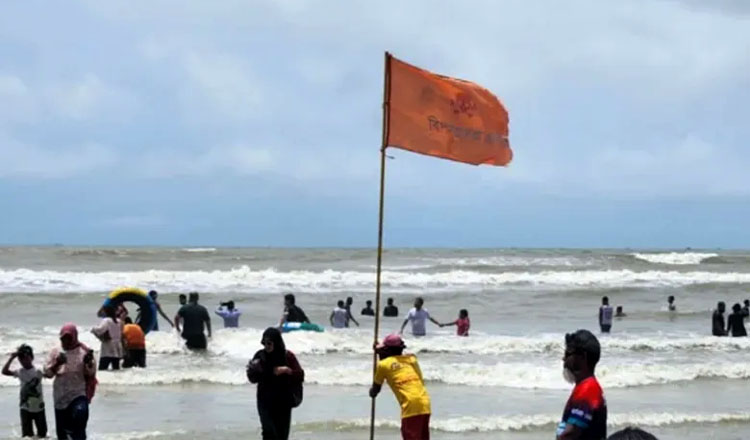 কক্সবাজারে সাগরের পানিতে নেমে প্রাণ হারালেন ৩ পর্যটক
