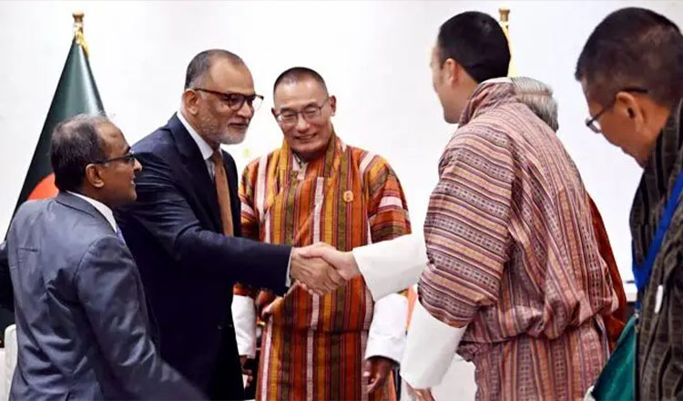 বাণিজ্য উপদেষ্টার সঙ্গে ভুটানের প্রধানমন্ত্রীর সৌজন্য সাক্ষাৎ