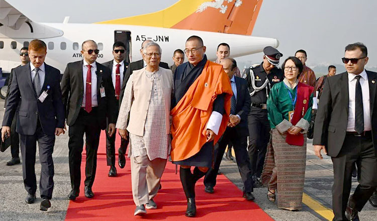 ভুটানের প্রধানমন্ত্রীকে লাল গালিচা সংবর্ধনা দিল ঢাকায়