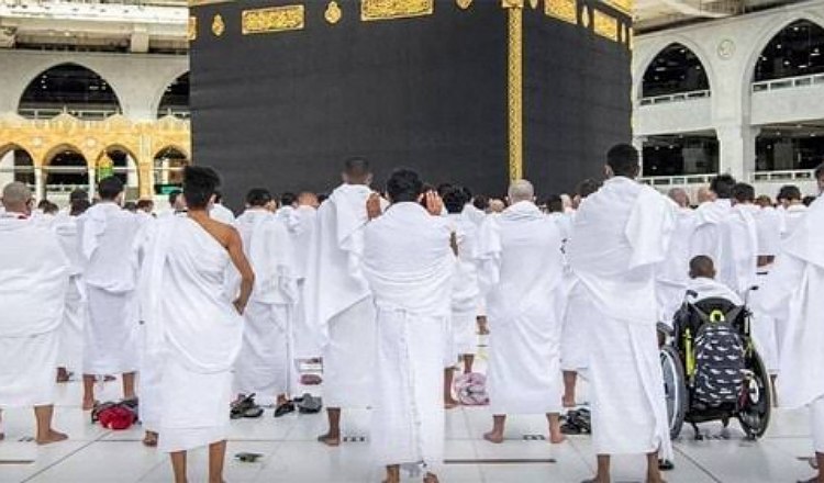 নিরাপদে হজ পালনের পরেও ৮ কোটি ২০ লাখ টাকা ফেরত পেয়েছেন হজযাত্রীরা