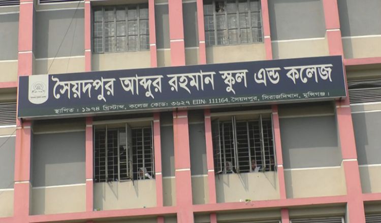শিক্ষিকার বিরুদ্ধে ছাত্রীদের চুল কেটে দেয়ার অভিযোগ