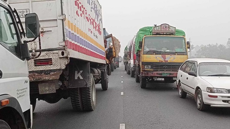 বঙ্গবন্ধু সেতু‌ মহাসড়কে ৮ কিলোমিটার যানজট