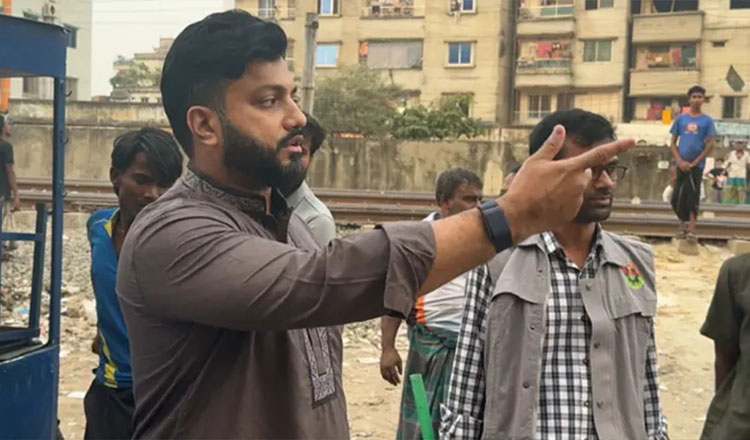 হামলার শঙ্কা থেকে নিরাপত্তার স্বার্থে অস্ত্র উঁচিয়ে ধরা হয়: ইশরাকের বিবৃতি